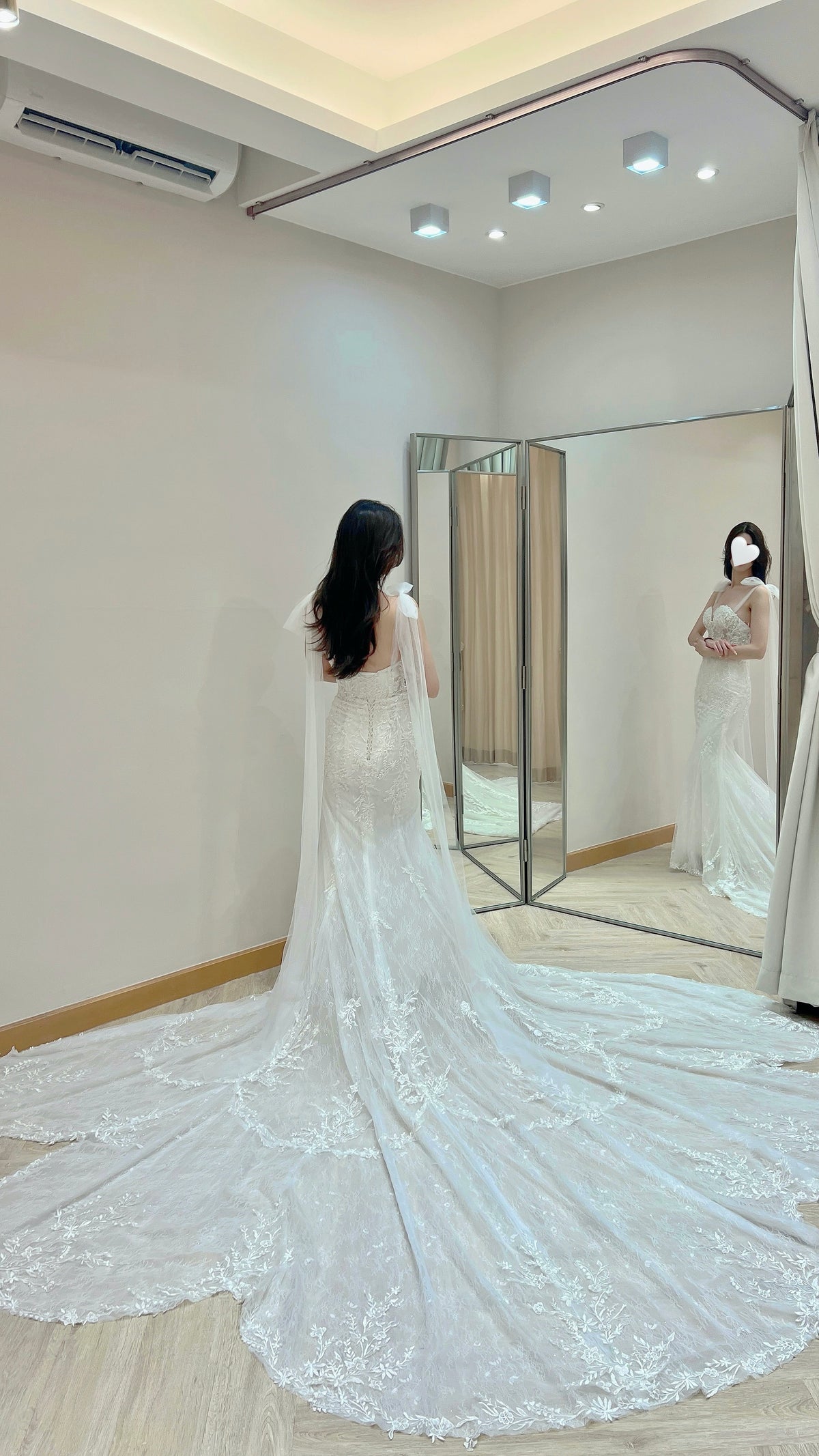 Convertible 3-in-1 Floral Lace Mermaid Wedding Dress with Plunging Sweetheart Neckline and Detachable Sleeves / Straps