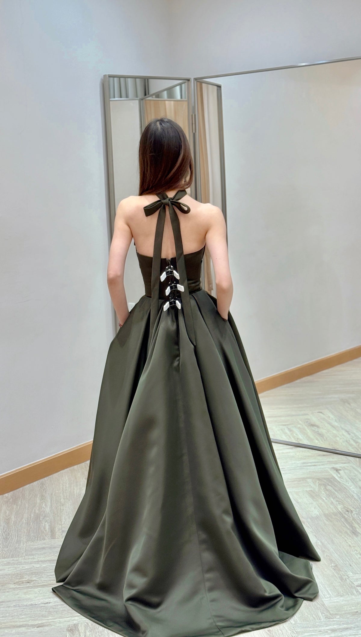 Luxurious Olive Green Silk Satin A-Line Evening Dress with Draped Sweetheart Neckline